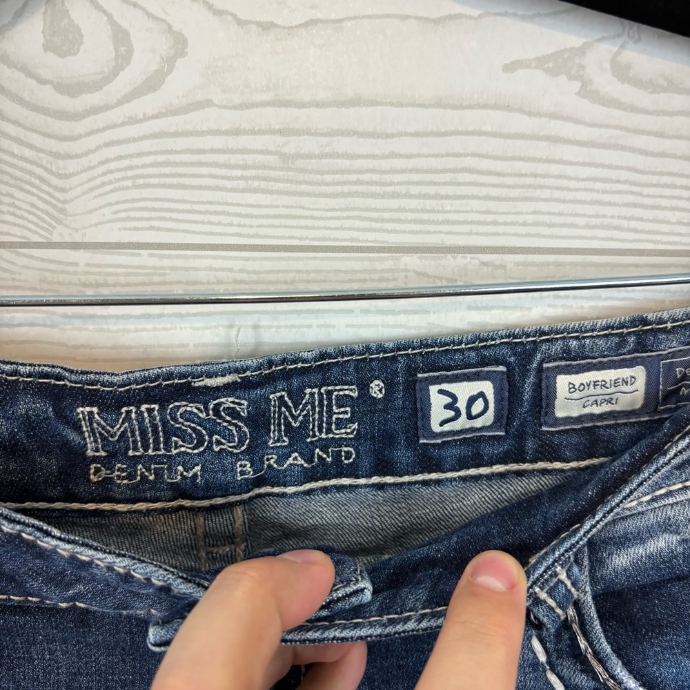 Miss Me Denim Boyfriend Capris Distressed Size 30 - Picture 12 of 15